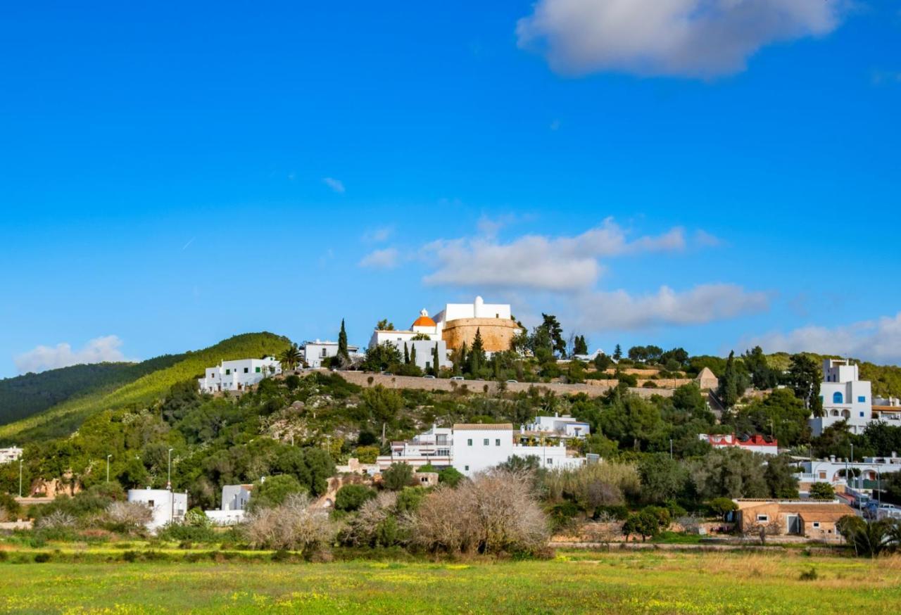 Hostal Y Apartamentos Santa Eulalia Санта-Эулалия-дель-Рио Экстерьер фото