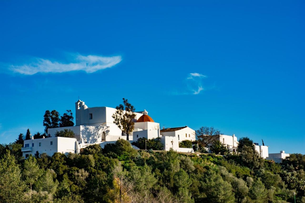 Hostal Y Apartamentos Santa Eulalia Санта-Эулалия-дель-Рио Экстерьер фото