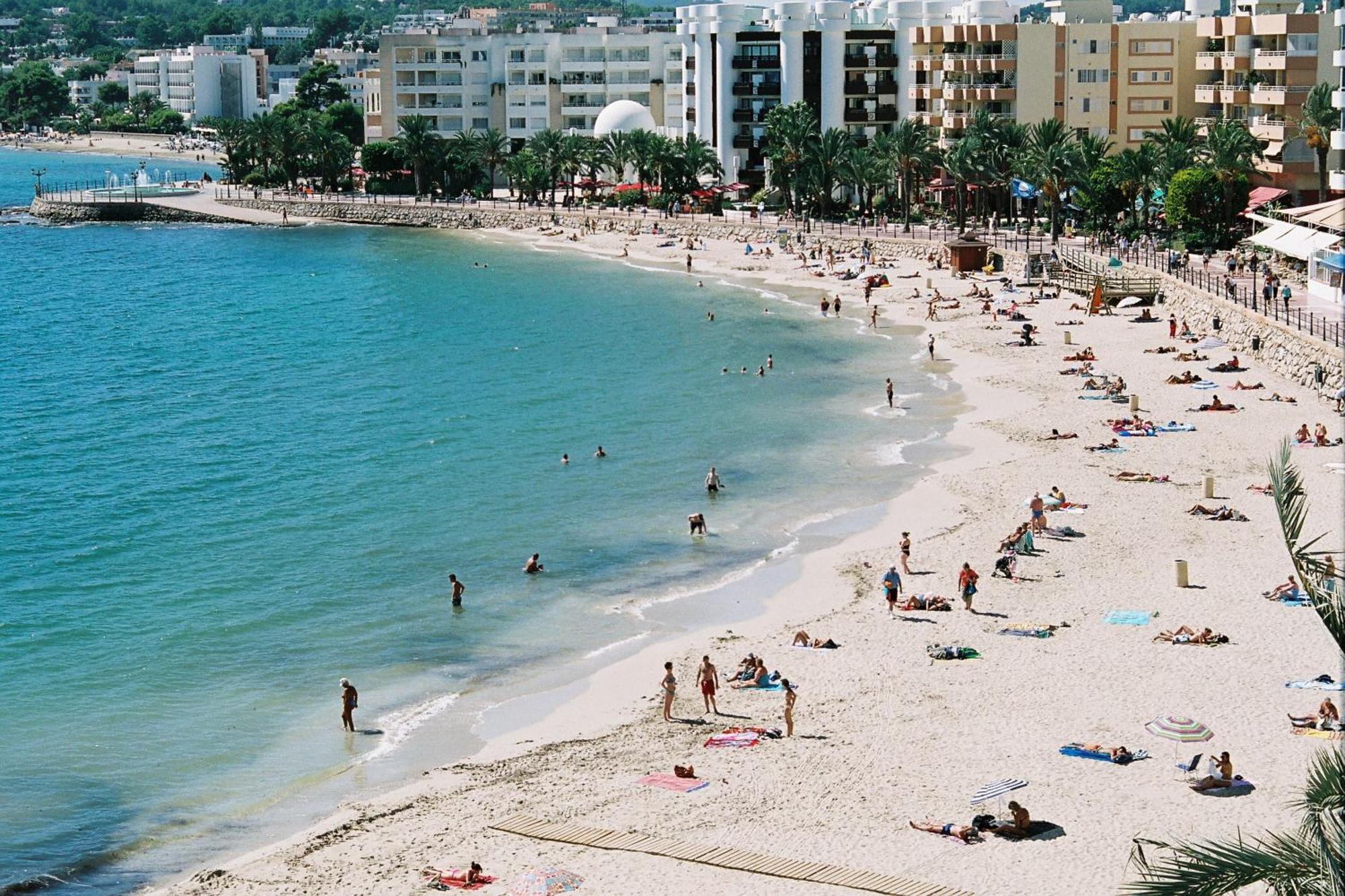 Hostal Y Apartamentos Santa Eulalia Санта-Эулалия-дель-Рио Экстерьер фото