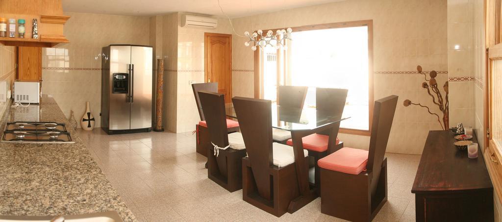 Hostal Y Apartamentos Santa Eulalia Санта-Эулалия-дель-Рио Экстерьер фото