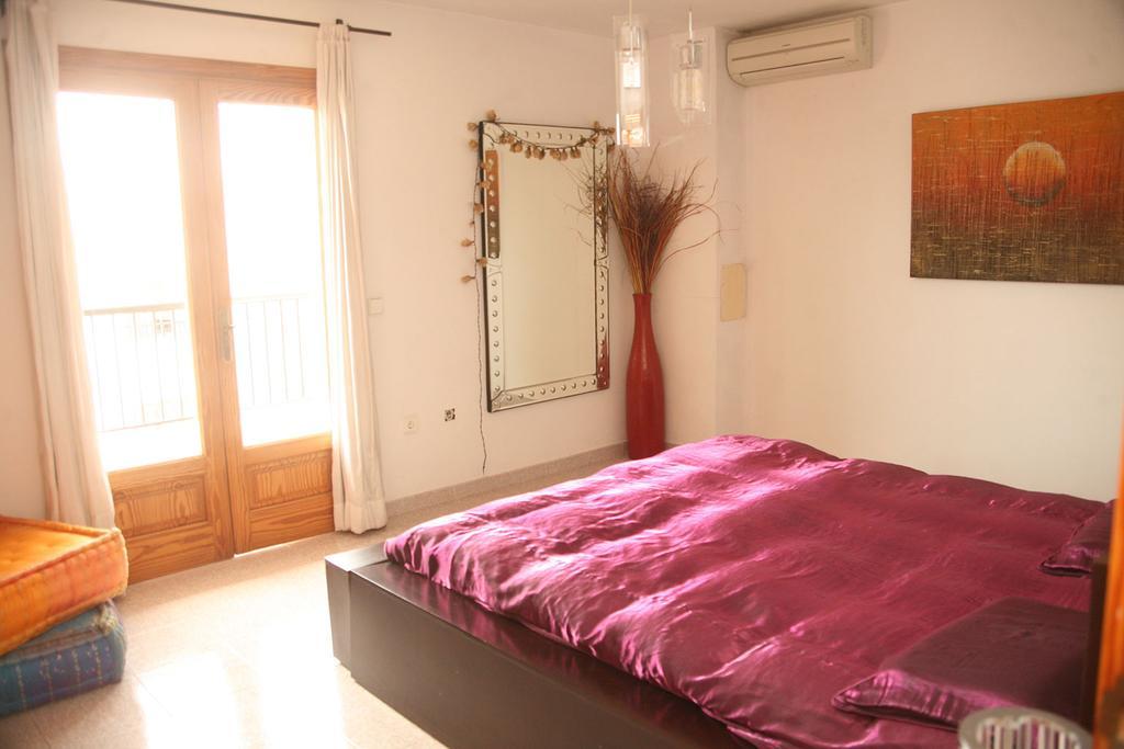 Hostal Y Apartamentos Santa Eulalia Санта-Эулалия-дель-Рио Экстерьер фото