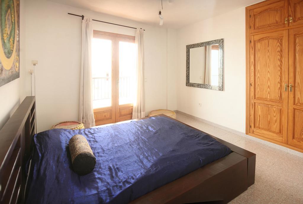 Hostal Y Apartamentos Santa Eulalia Санта-Эулалия-дель-Рио Экстерьер фото