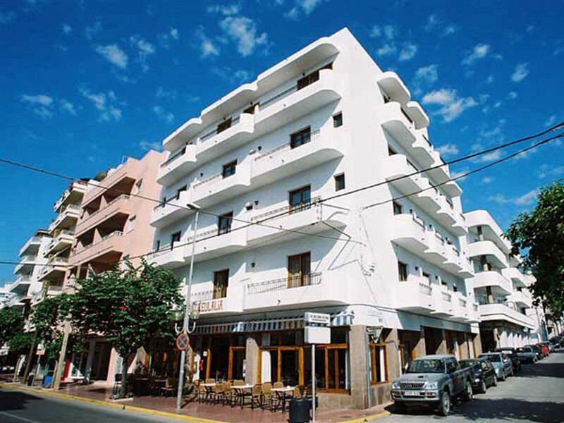 Hostal Y Apartamentos Santa Eulalia Санта-Эулалия-дель-Рио Экстерьер фото