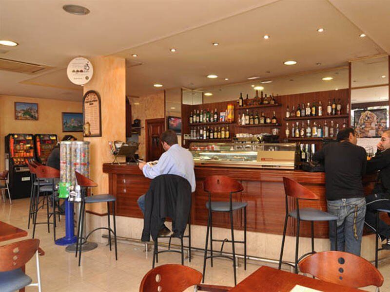 Hostal Y Apartamentos Santa Eulalia Санта-Эулалия-дель-Рио Экстерьер фото